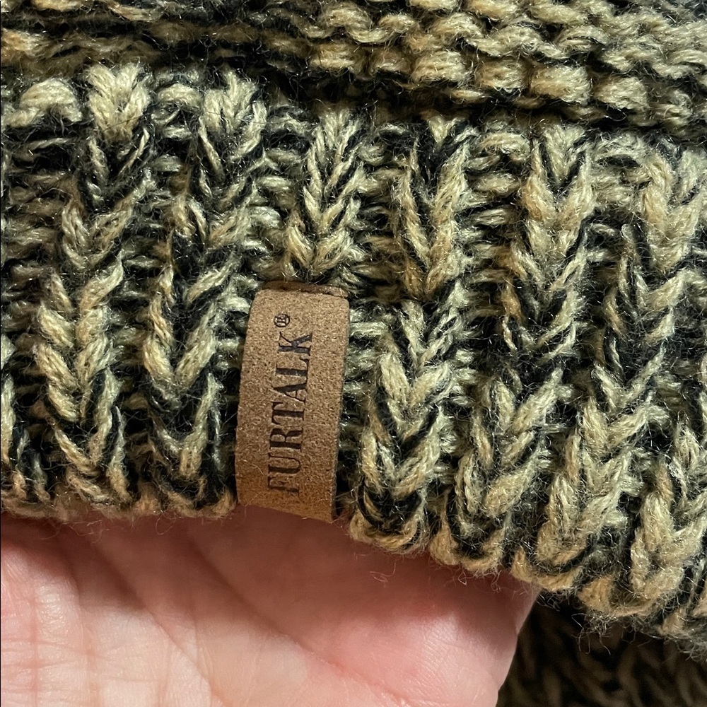Chunky Knit Beanie in Black and Gray - Picture 3 of 6